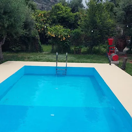Ferienwohnung Sofiana'S Garden Retreat With Private Pool Dhrapaniás Zimmer foto