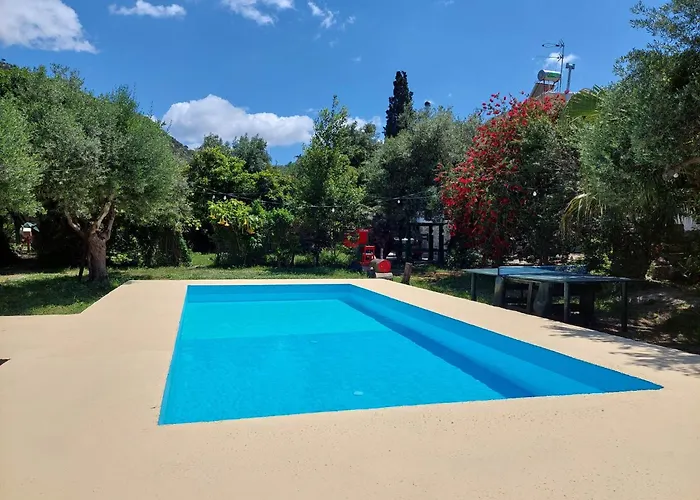 Sofiana\'S Garden Retreat With Private Pool