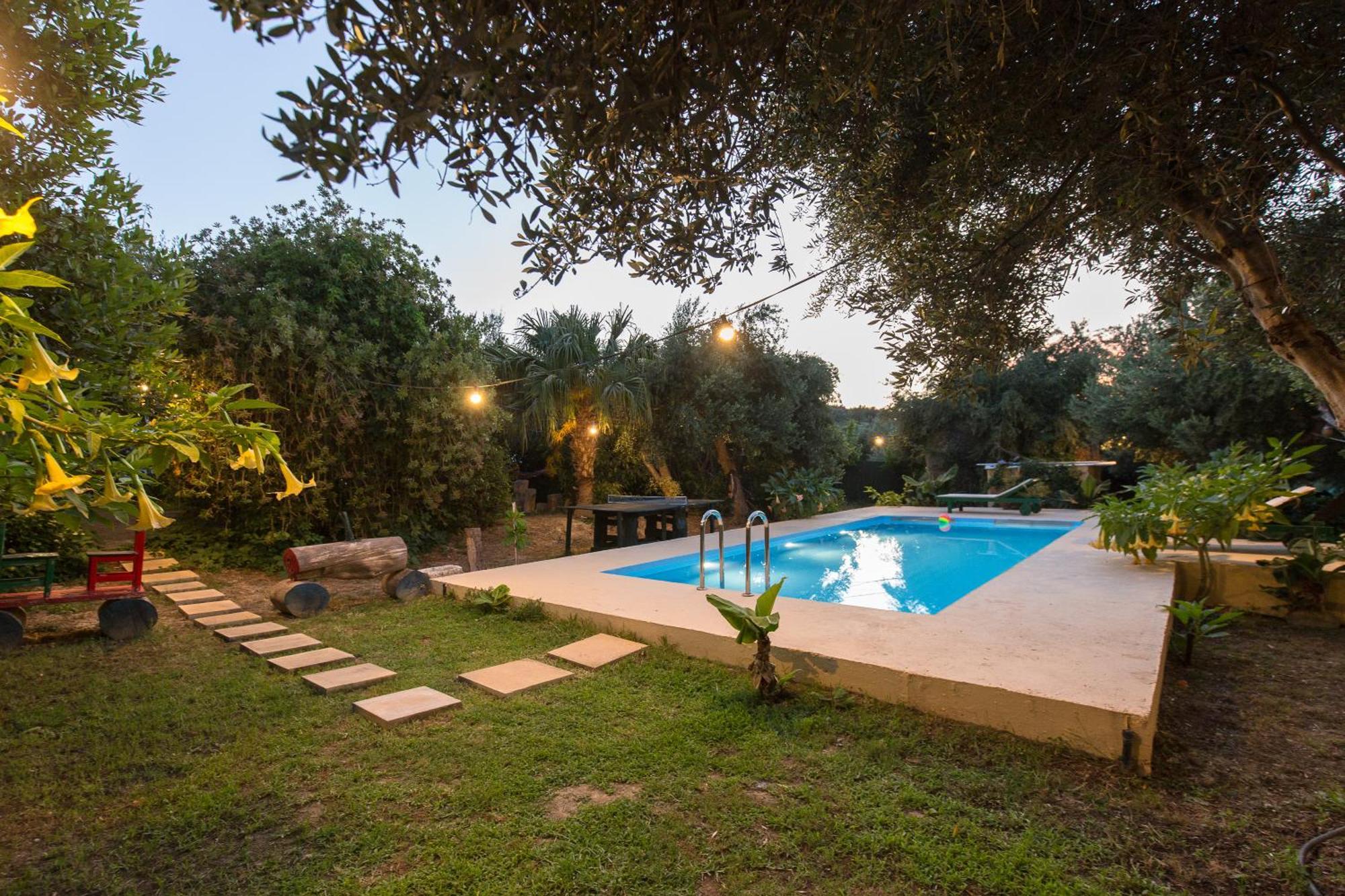 Sofiana's Garden Retreat With Private Pool Apartment