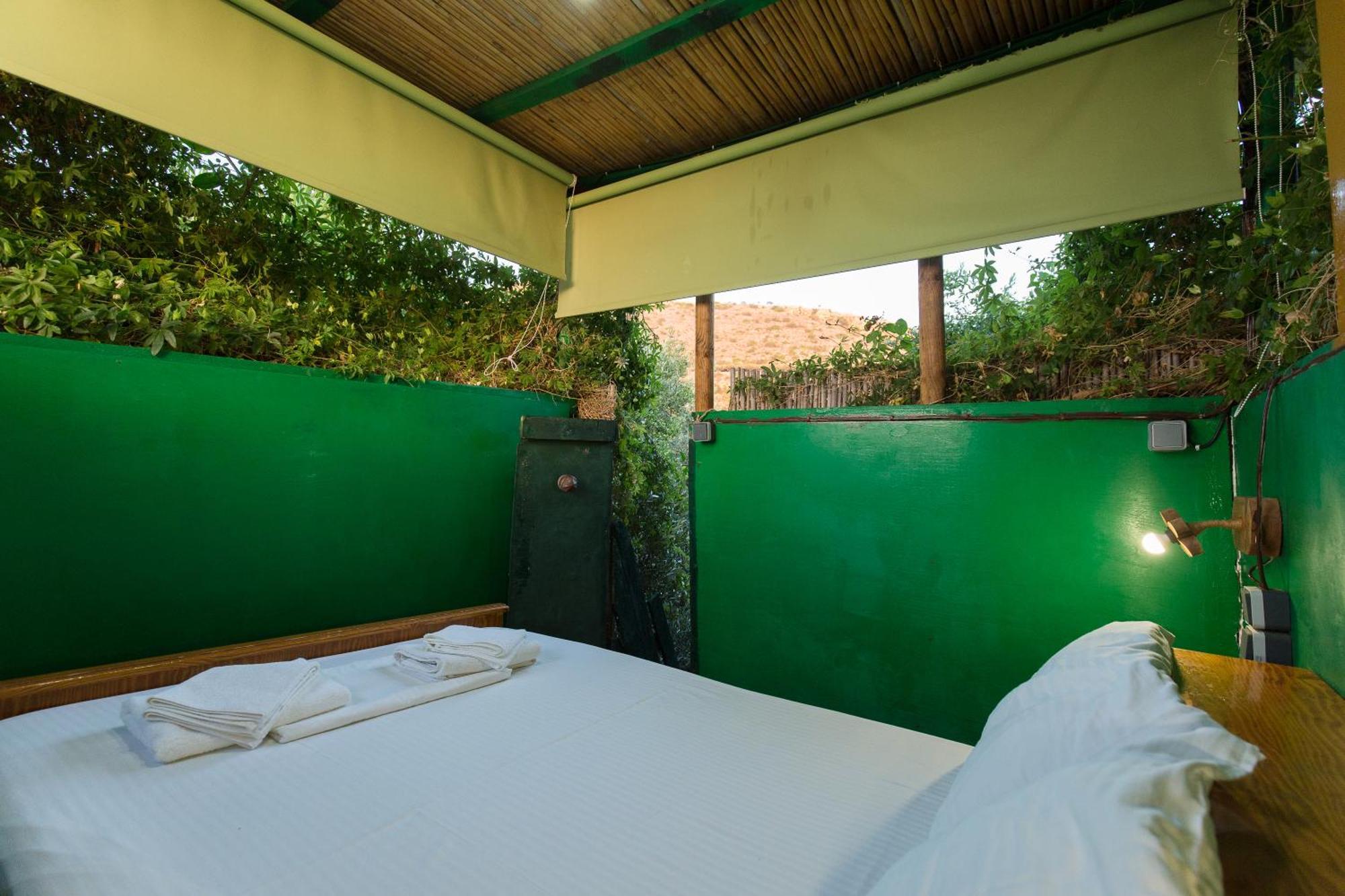 Sofiana's Garden Retreat With Private Pool Apartament Dhrapaniás
