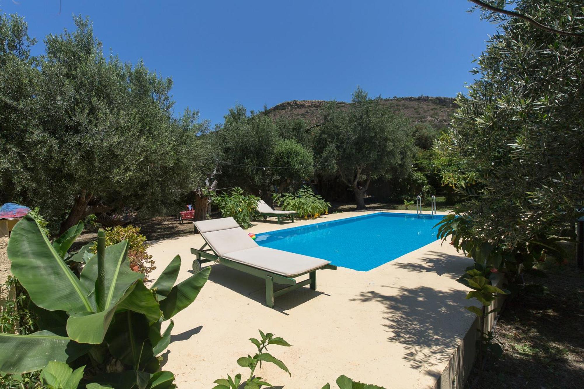 Sofiana's Garden Retreat With Private Pool *