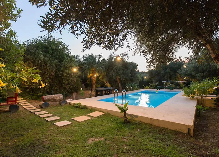 Sofiana\'S Garden Retreat With Private Pool